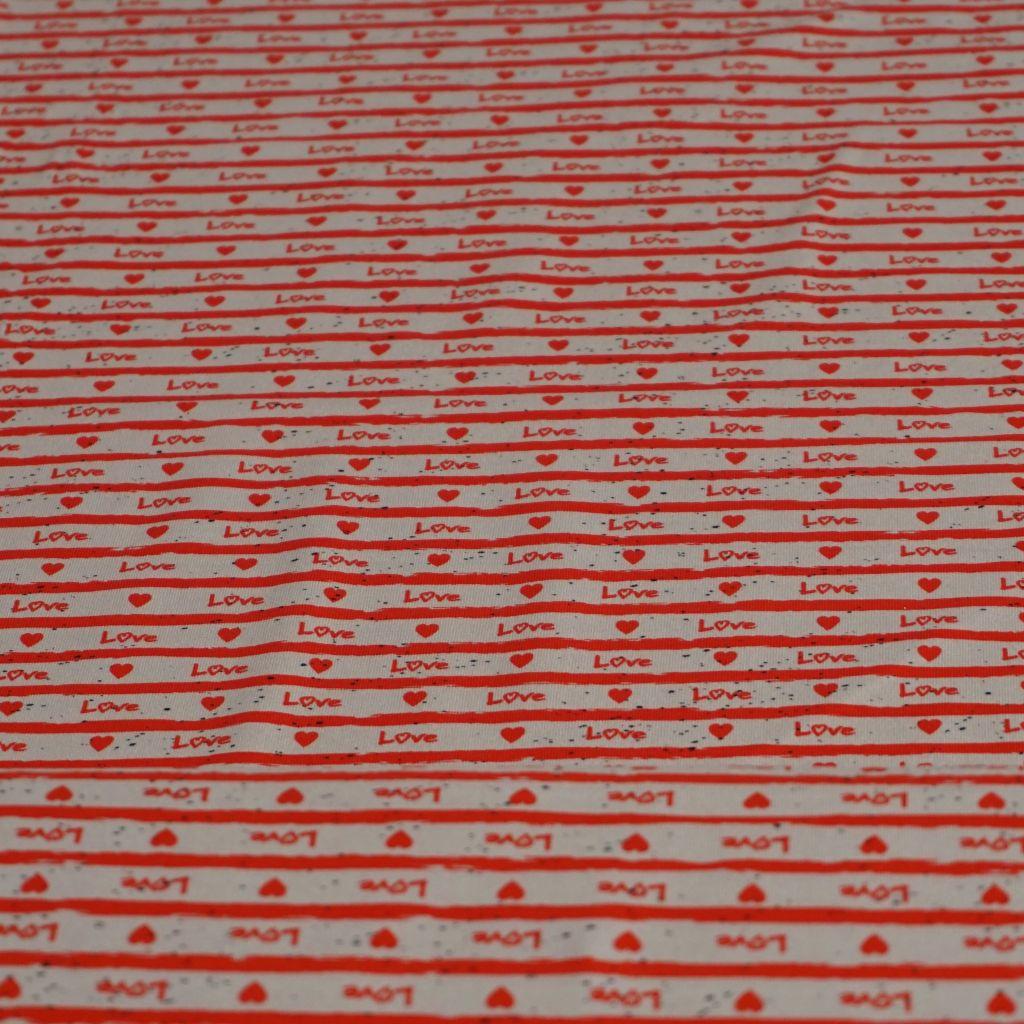 Baumwolljersey Text "Love" Herzen rot ecru